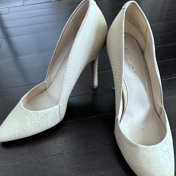 Aldo Nude Heels - Picture 1 of 2